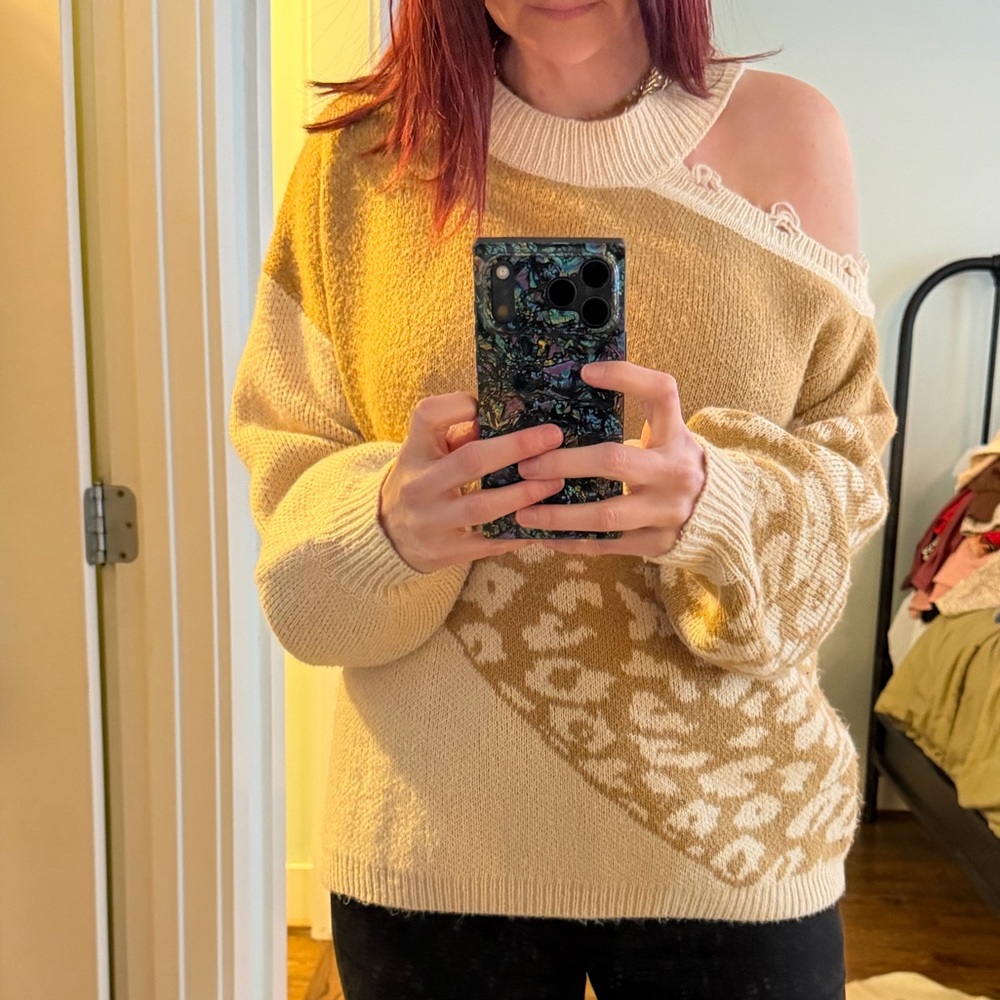 Cold shoulder oversize Beige Leopard Print Sweater M